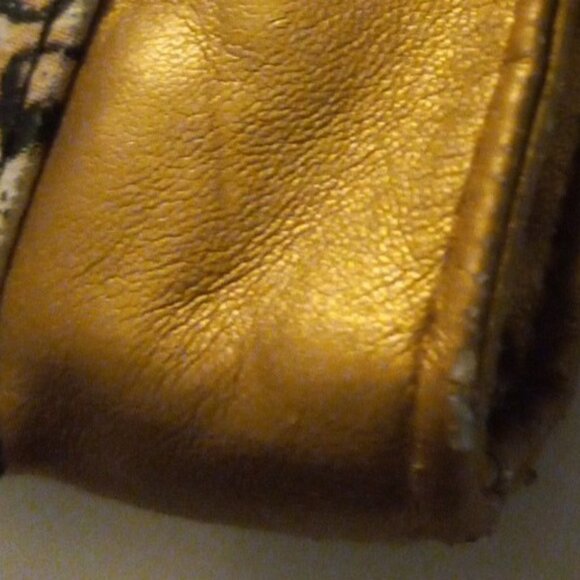 Mattel Barbie "Dolled-Up" Black & Gold Zippered Makeup Cosmetic Bag - Picture 5 of 5